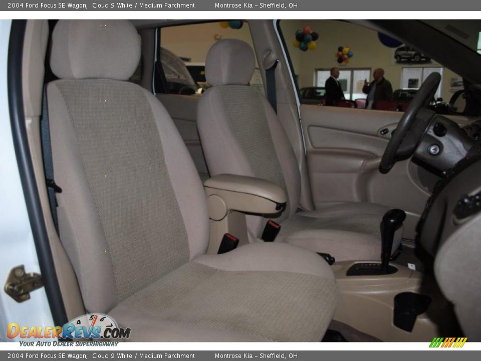 2004 Ford Focus SE Wagon Cloud 9 White / Medium Parchment Photo #16