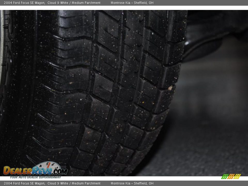 2004 Ford Focus SE Wagon Cloud 9 White / Medium Parchment Photo #19