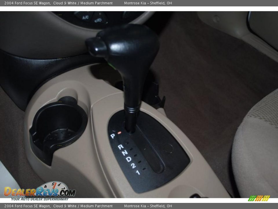 2004 Ford Focus SE Wagon Cloud 9 White / Medium Parchment Photo #26