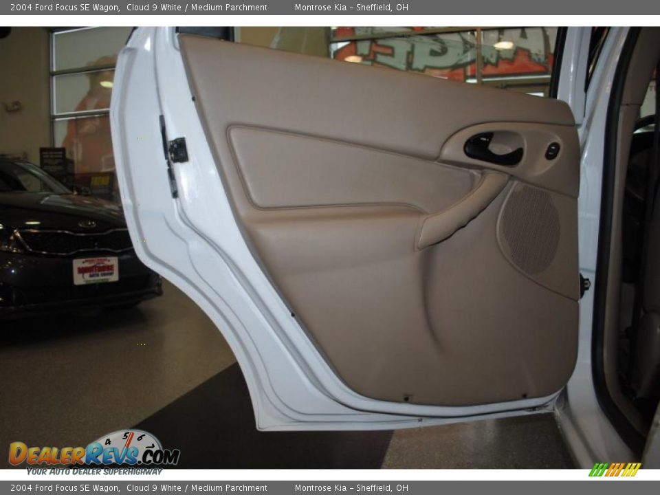 2004 Ford Focus SE Wagon Cloud 9 White / Medium Parchment Photo #31
