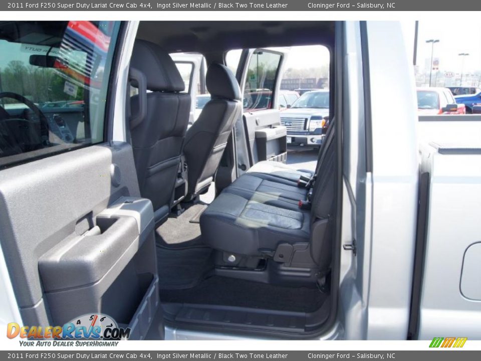 2011 Ford F250 Super Duty Lariat Crew Cab 4x4 Ingot Silver Metallic / Black Two Tone Leather Photo #11