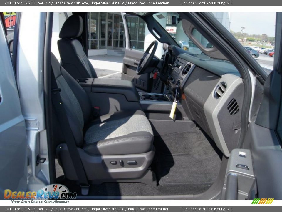 2011 Ford F250 Super Duty Lariat Crew Cab 4x4 Ingot Silver Metallic / Black Two Tone Leather Photo #14