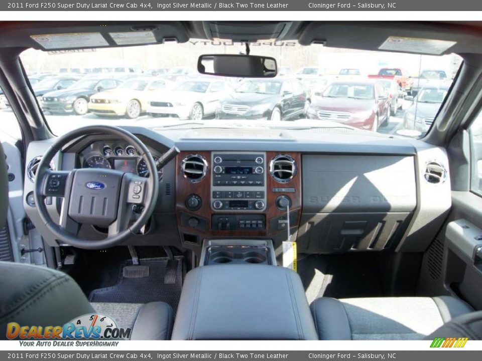 Dashboard of 2011 Ford F250 Super Duty Lariat Crew Cab 4x4 Photo #31