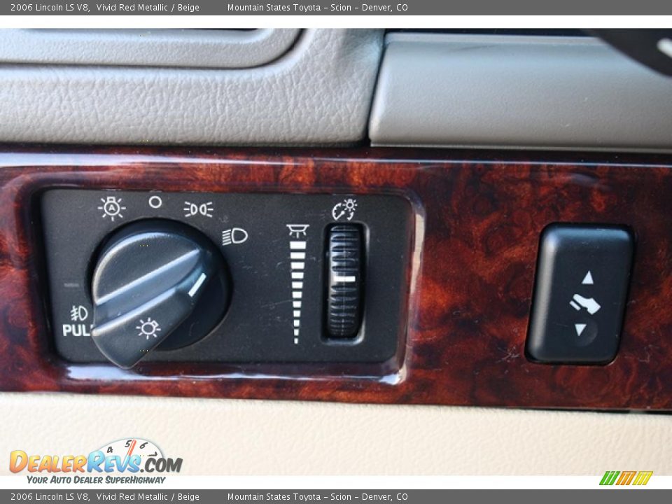 Controls of 2006 Lincoln LS V8 Photo #26