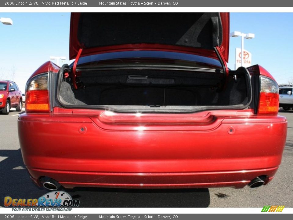 2006 Lincoln LS V8 Vivid Red Metallic / Beige Photo #32