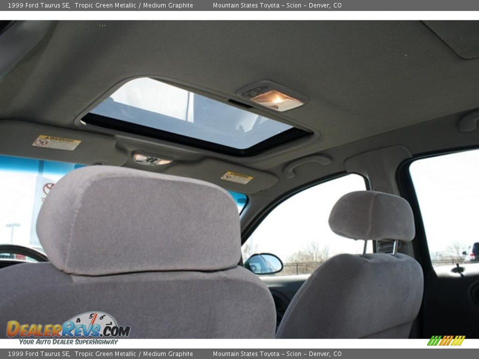 1999 Ford Taurus SE Tropic Green Metallic / Medium Graphite Photo #24
