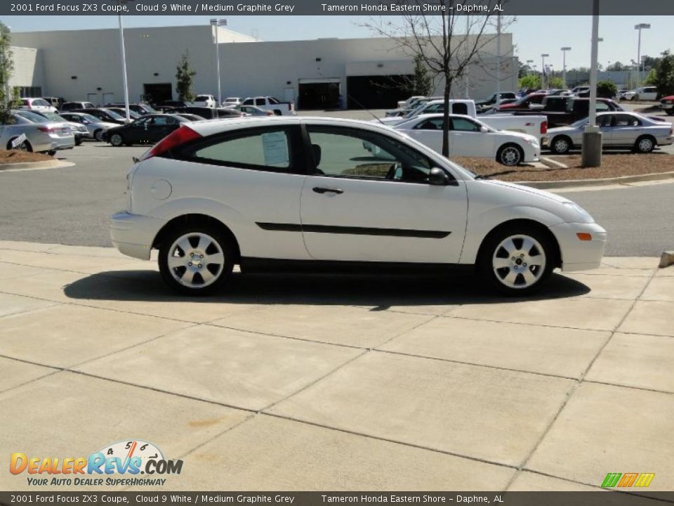 2001 Ford Focus ZX3 Coupe Cloud 9 White / Medium Graphite Grey Photo #4
