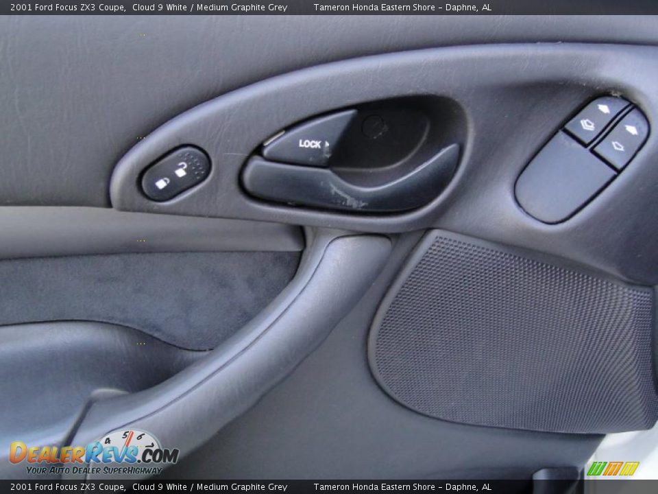 2001 Ford Focus ZX3 Coupe Cloud 9 White / Medium Graphite Grey Photo #13