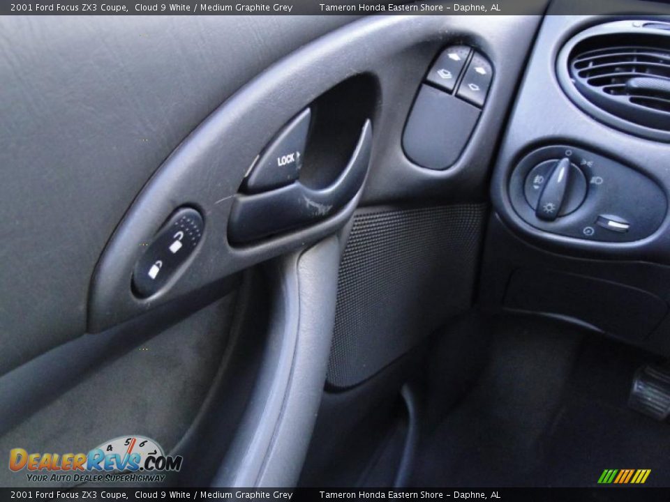 2001 Ford Focus ZX3 Coupe Cloud 9 White / Medium Graphite Grey Photo #14