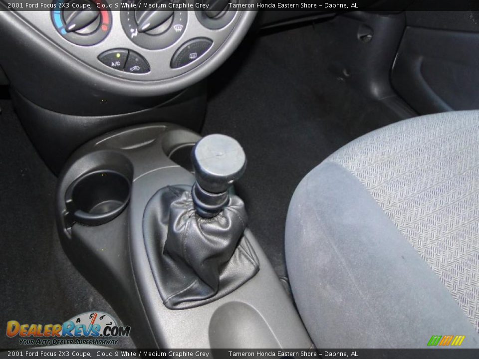 2001 Ford Focus ZX3 Coupe Cloud 9 White / Medium Graphite Grey Photo #20