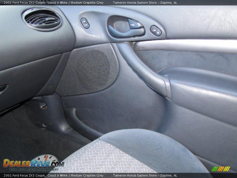 2001 Ford Focus ZX3 Coupe Cloud 9 White / Medium Graphite Grey Photo #21