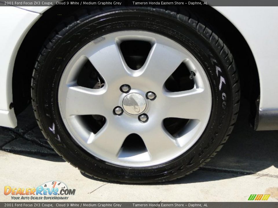 2001 Ford Focus ZX3 Coupe Cloud 9 White / Medium Graphite Grey Photo #27