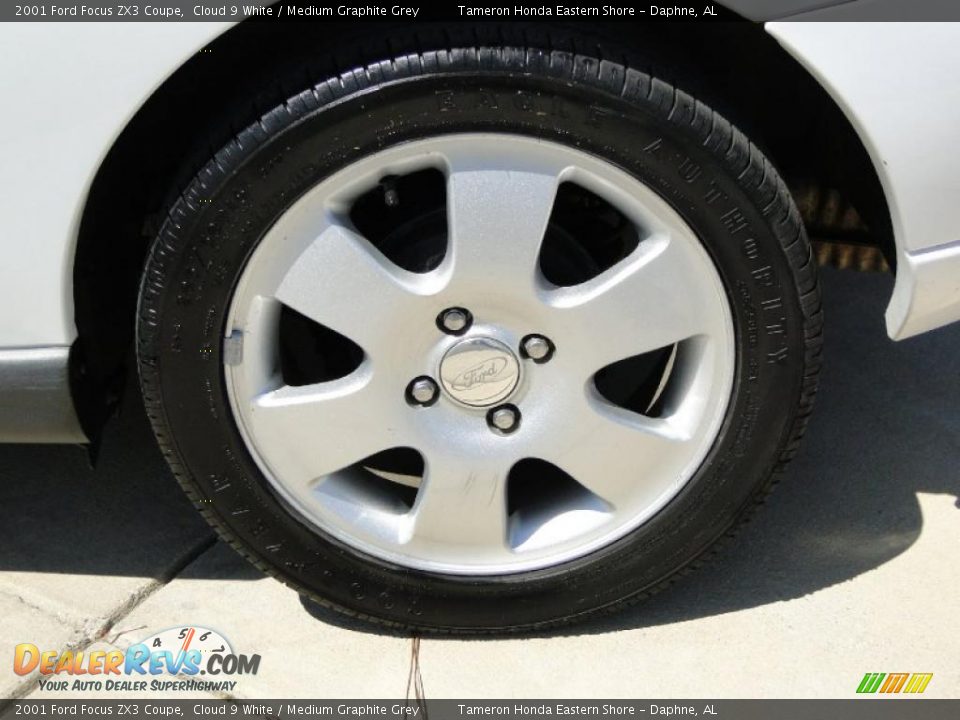 2001 Ford Focus ZX3 Coupe Cloud 9 White / Medium Graphite Grey Photo #28