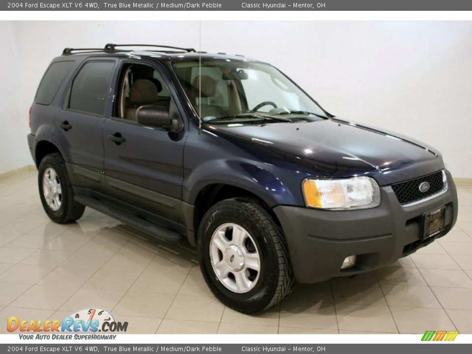 Front 3/4 View of 2004 Ford Escape XLT V6 4WD Photo #1