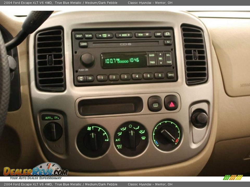 Controls of 2004 Ford Escape XLT V6 4WD Photo #11