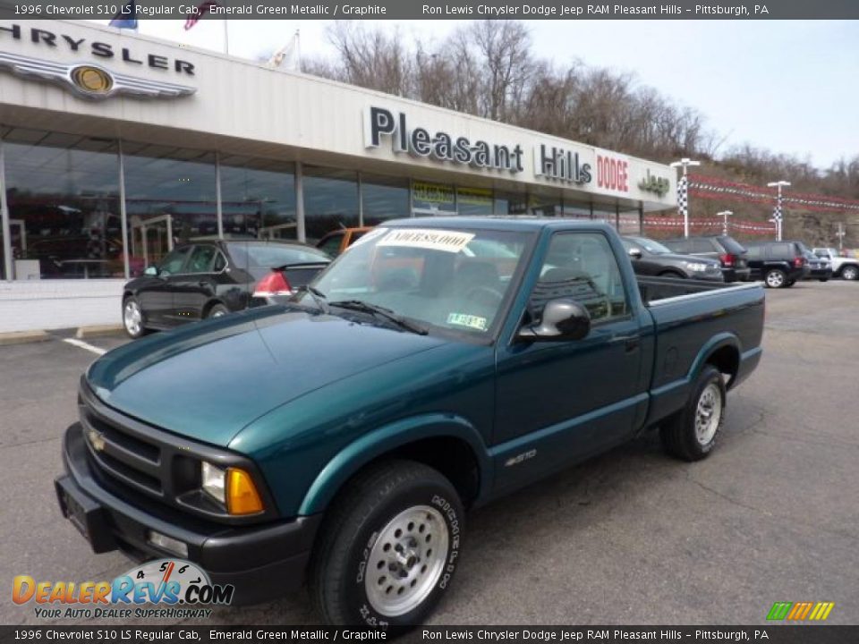 1996 Chevrolet S10 LS Regular Cab Emerald Green Metallic / Graphite Photo #1