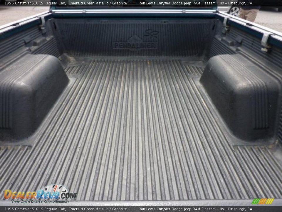 1996 Chevrolet S10 LS Regular Cab Emerald Green Metallic / Graphite Photo #17