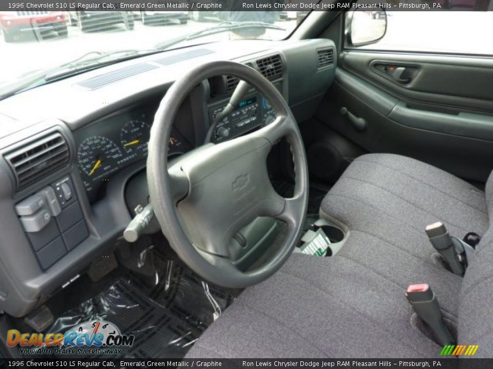 Graphite Interior - 1996 Chevrolet S10 LS Regular Cab Photo #22