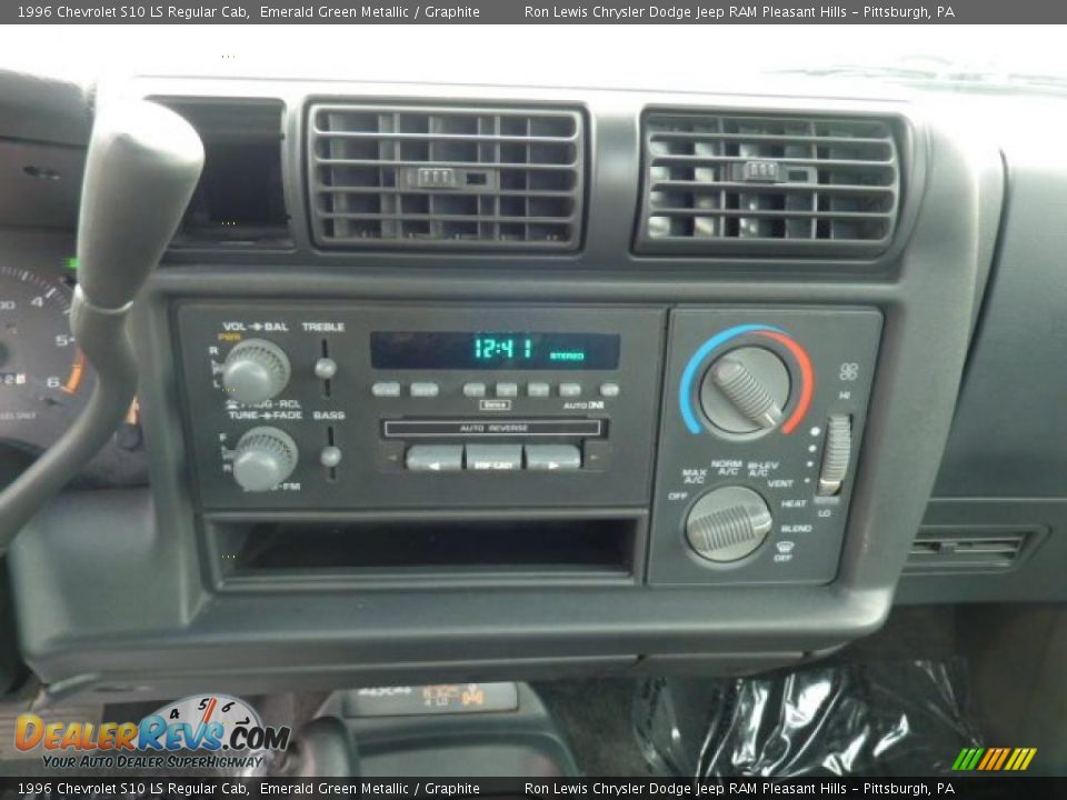 Controls of 1996 Chevrolet S10 LS Regular Cab Photo #23