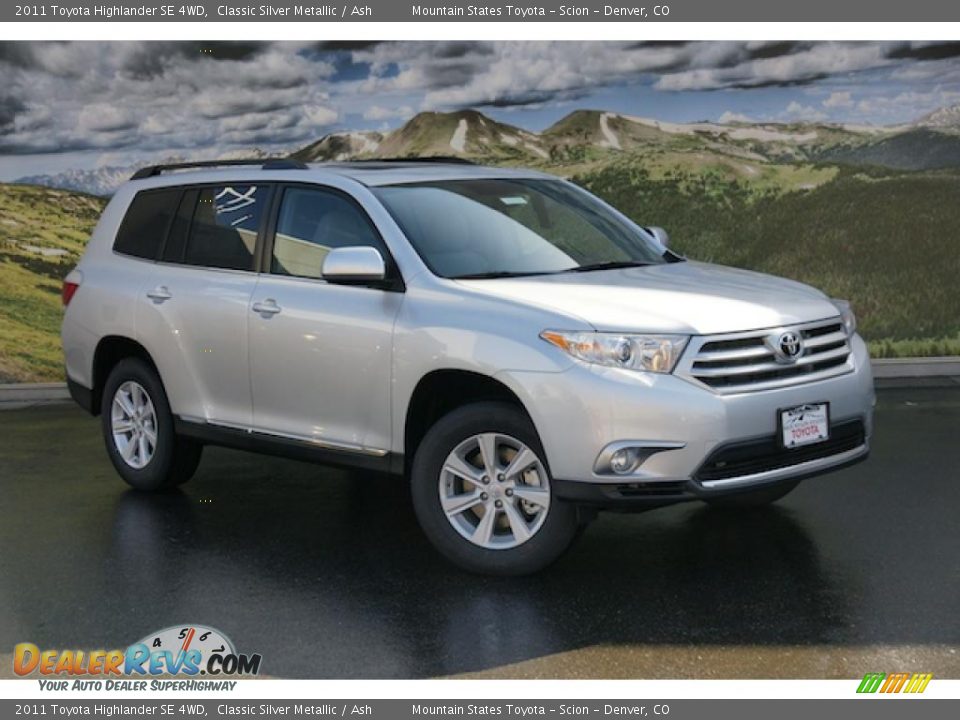 Front 3/4 View of 2011 Toyota Highlander SE 4WD Photo #1