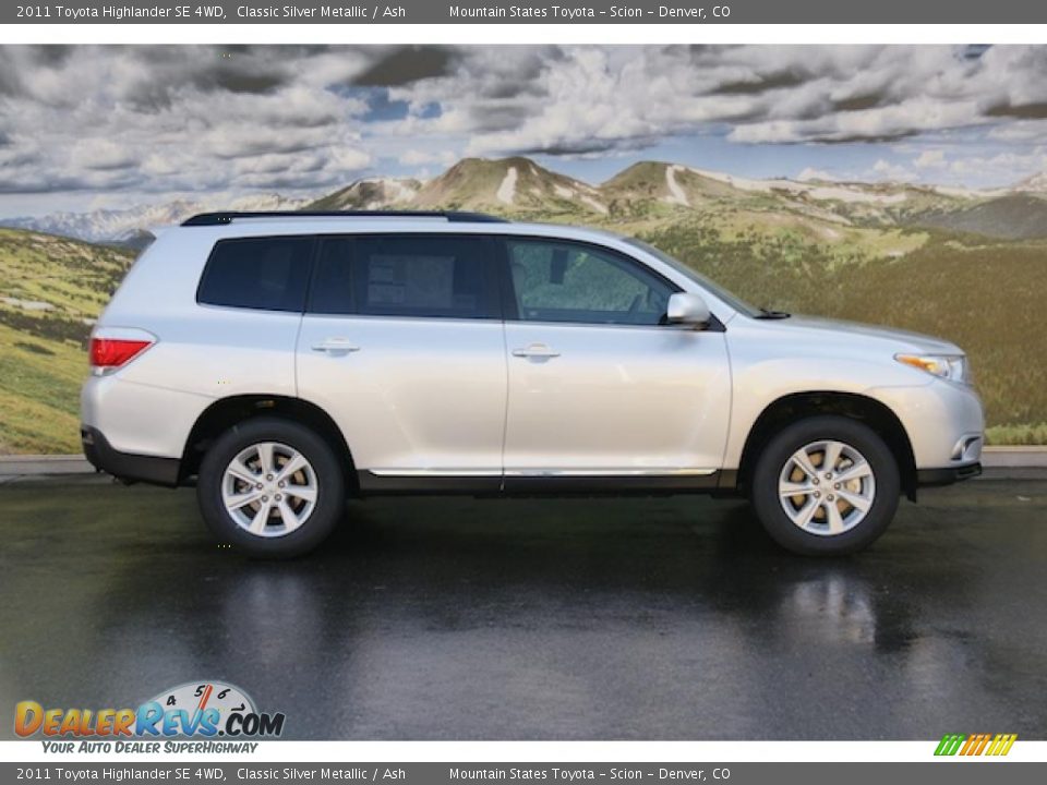 2011 Toyota Highlander SE 4WD Classic Silver Metallic / Ash Photo #2