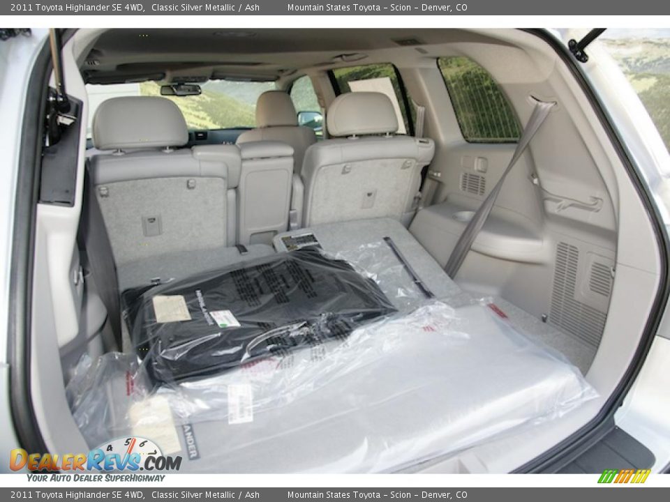 2011 Toyota Highlander SE 4WD Trunk Photo #7