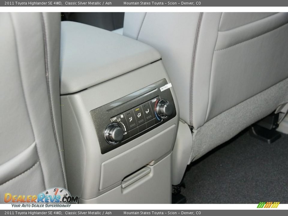 2011 Toyota Highlander SE 4WD Classic Silver Metallic / Ash Photo #12