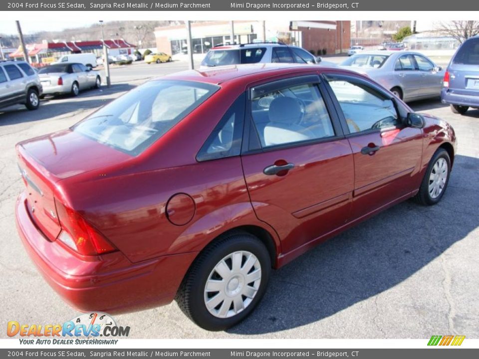 2004 Ford Focus SE Sedan Sangria Red Metallic / Medium Parchment Photo #4