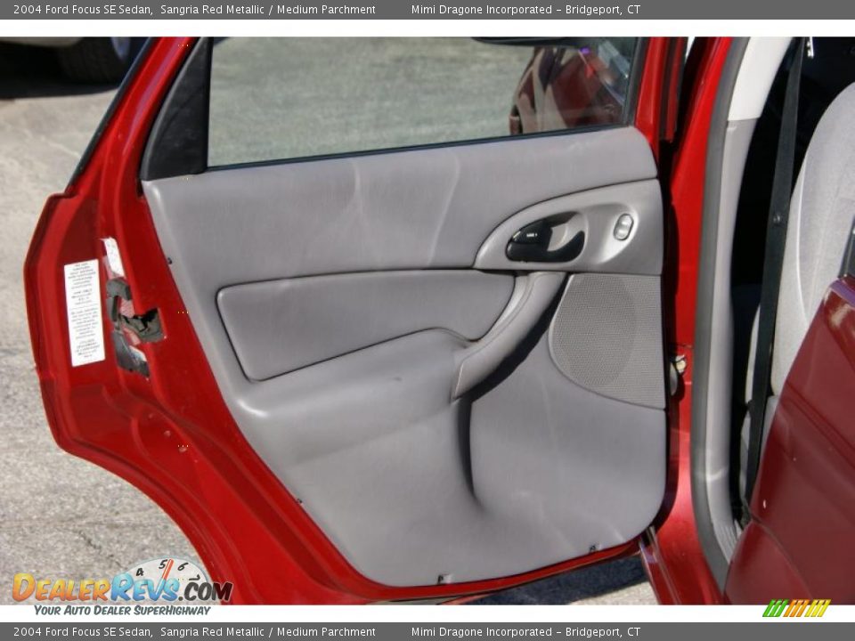 2004 Ford Focus SE Sedan Sangria Red Metallic / Medium Parchment Photo #13
