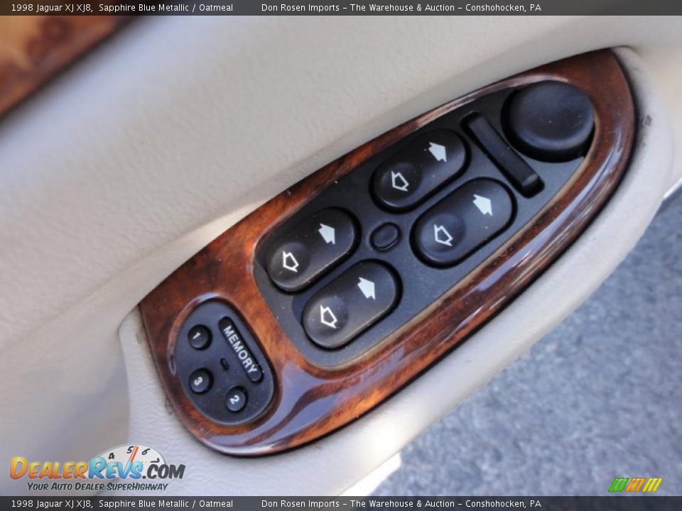 Controls of 1998 Jaguar XJ XJ8 Photo #15