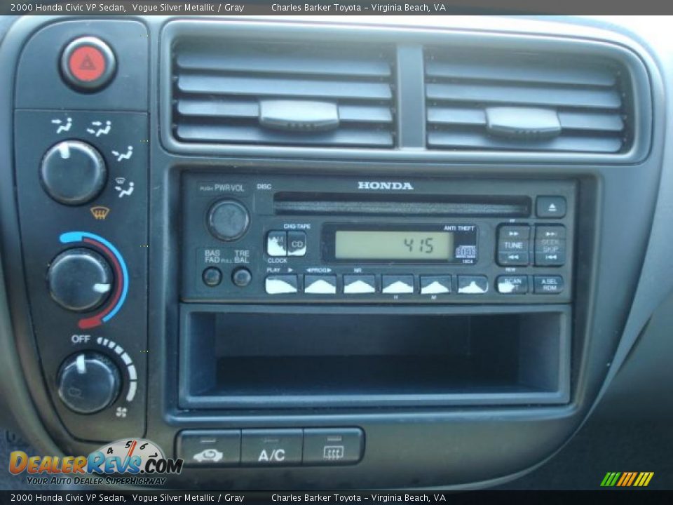 Controls of 2000 Honda Civic VP Sedan Photo #14