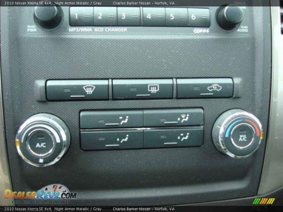 Controls of 2010 Nissan Xterra SE 4x4 Photo #14