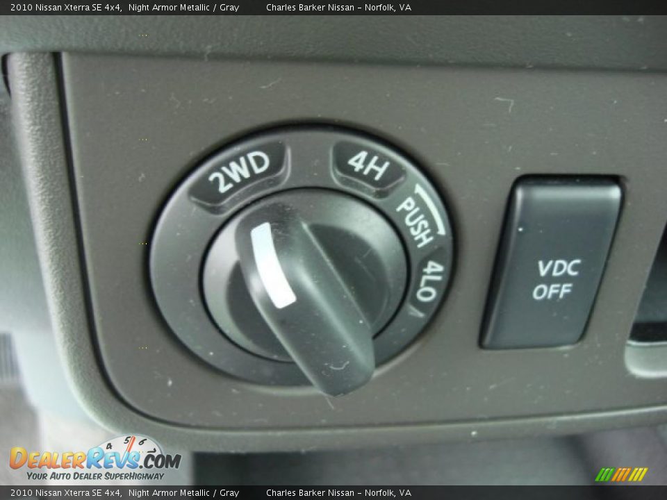 Controls of 2010 Nissan Xterra SE 4x4 Photo #15