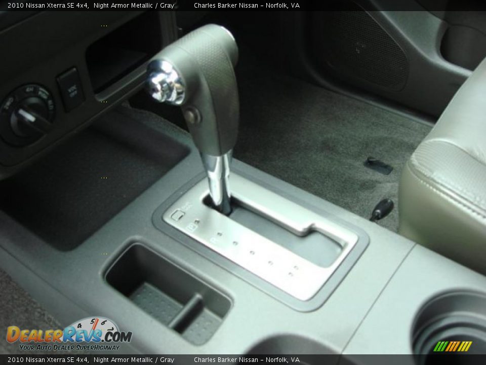 2010 Nissan Xterra SE 4x4 Shifter Photo #16