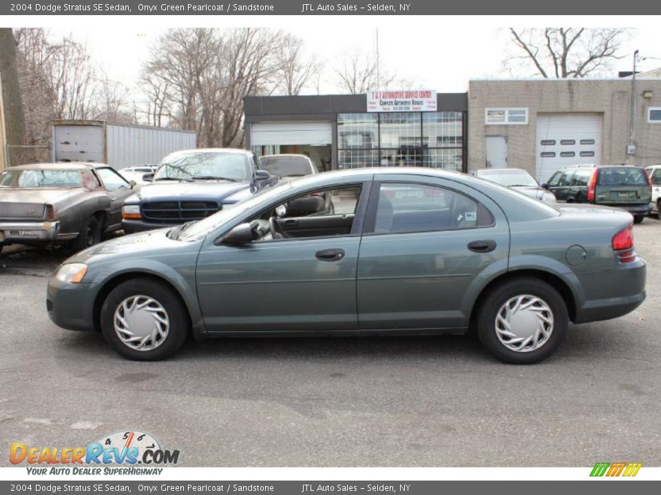 2004 Dodge Stratus SE Sedan Onyx Green Pearlcoat / Sandstone Photo #3