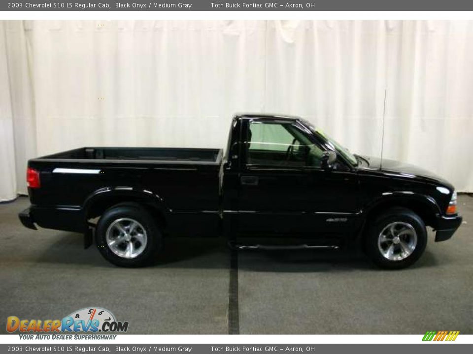 2003 Chevrolet S10 LS Regular Cab Black Onyx / Medium Gray Photo #2