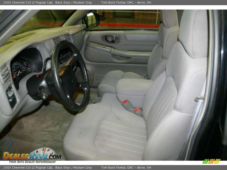Medium Gray Interior - 2003 Chevrolet S10 LS Regular Cab Photo #4