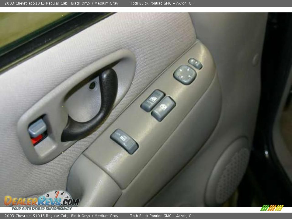 Controls of 2003 Chevrolet S10 LS Regular Cab Photo #5