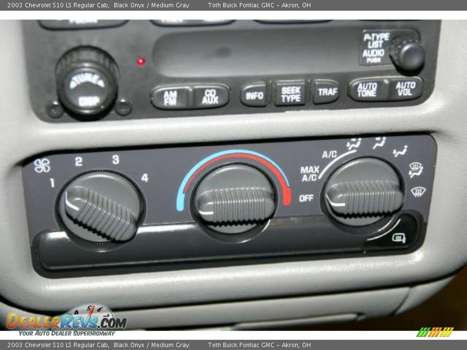 Controls of 2003 Chevrolet S10 LS Regular Cab Photo #7
