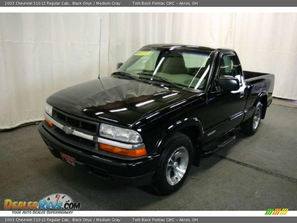 2003 Chevrolet S10 LS Regular Cab Black Onyx / Medium Gray Photo #16