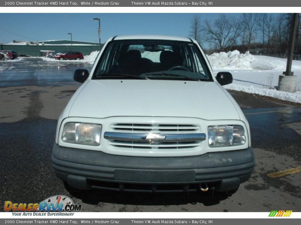 2000 Chevrolet Tracker 4WD Hard Top White / Medium Gray Photo #2