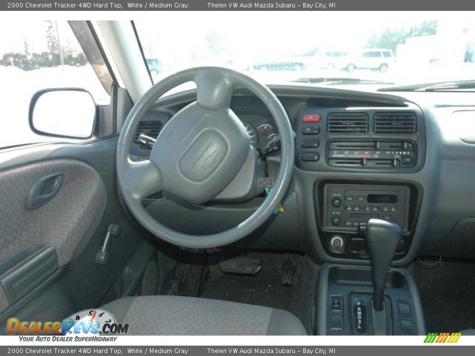 2000 Chevrolet Tracker 4WD Hard Top White / Medium Gray Photo #8
