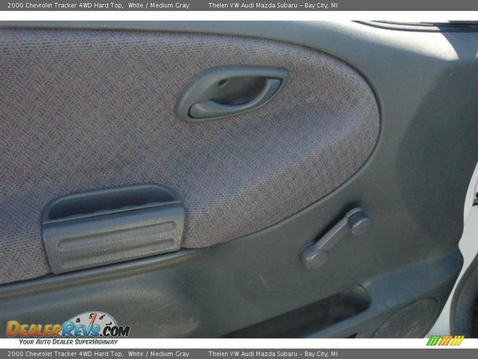 2000 Chevrolet Tracker 4WD Hard Top White / Medium Gray Photo #11