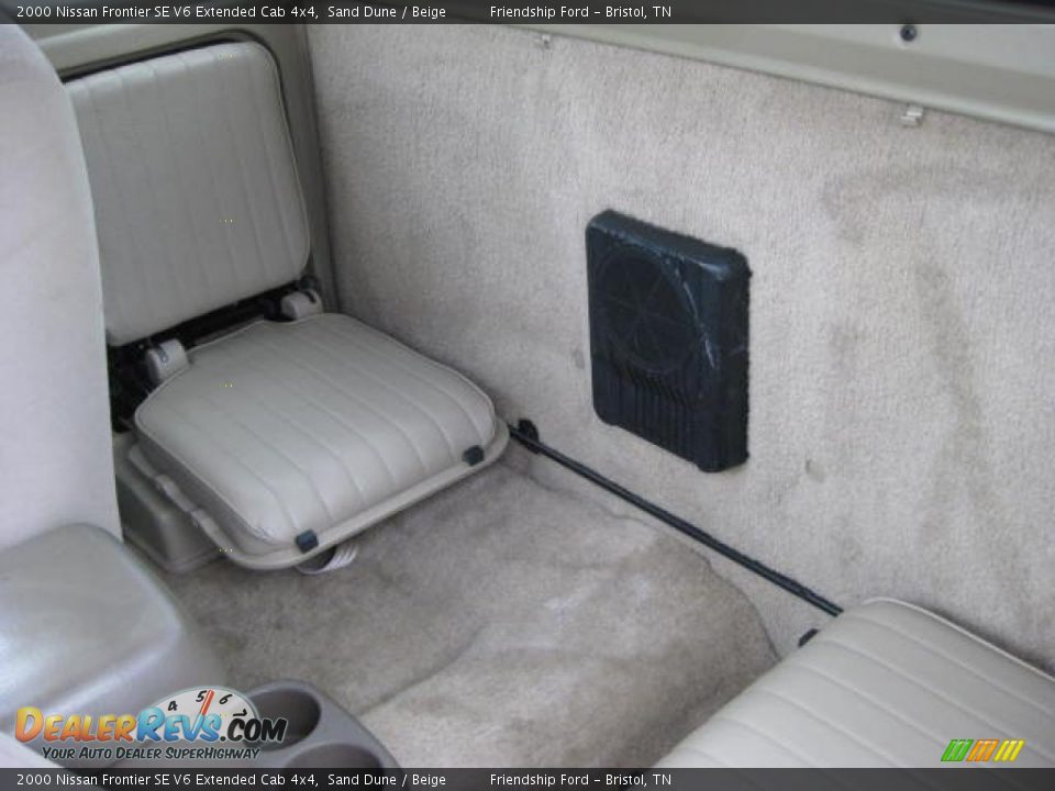 2000 Nissan Frontier SE V6 Extended Cab 4x4 Sand Dune / Beige Photo #17