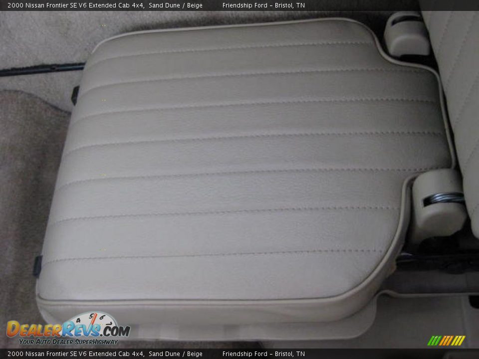 2000 Nissan Frontier SE V6 Extended Cab 4x4 Sand Dune / Beige Photo #18
