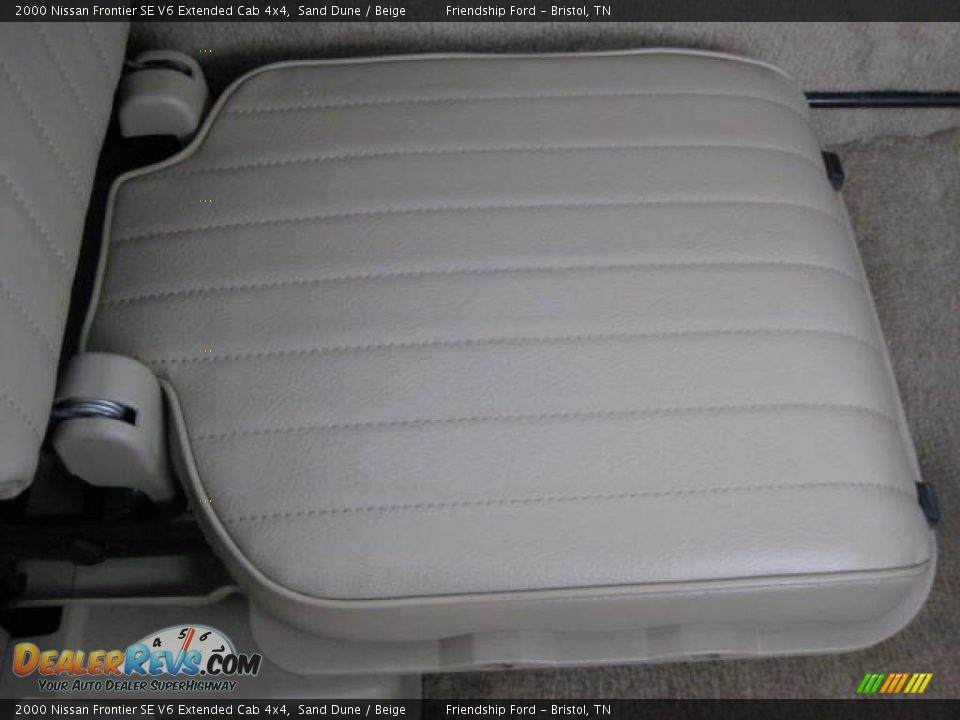 2000 Nissan Frontier SE V6 Extended Cab 4x4 Sand Dune / Beige Photo #23
