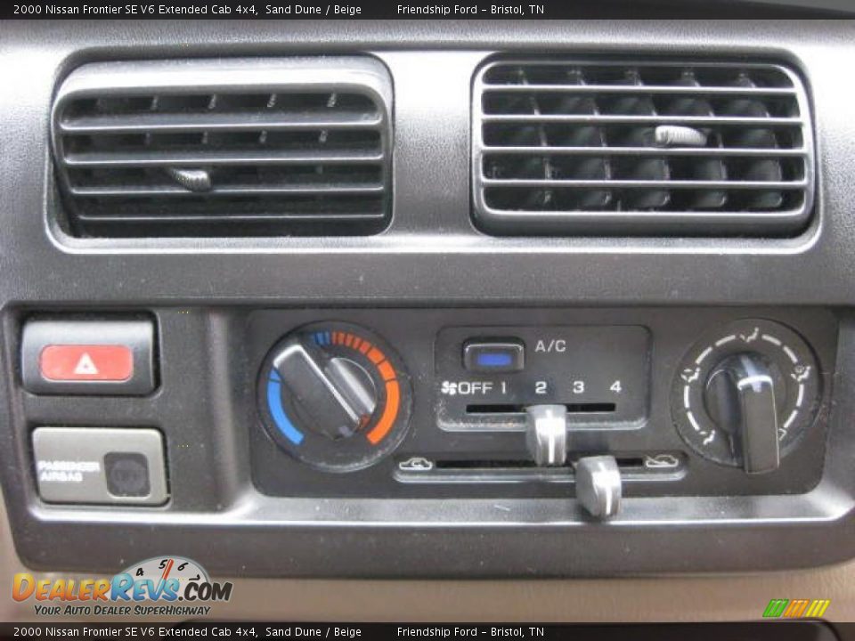 Controls of 2000 Nissan Frontier SE V6 Extended Cab 4x4 Photo #25