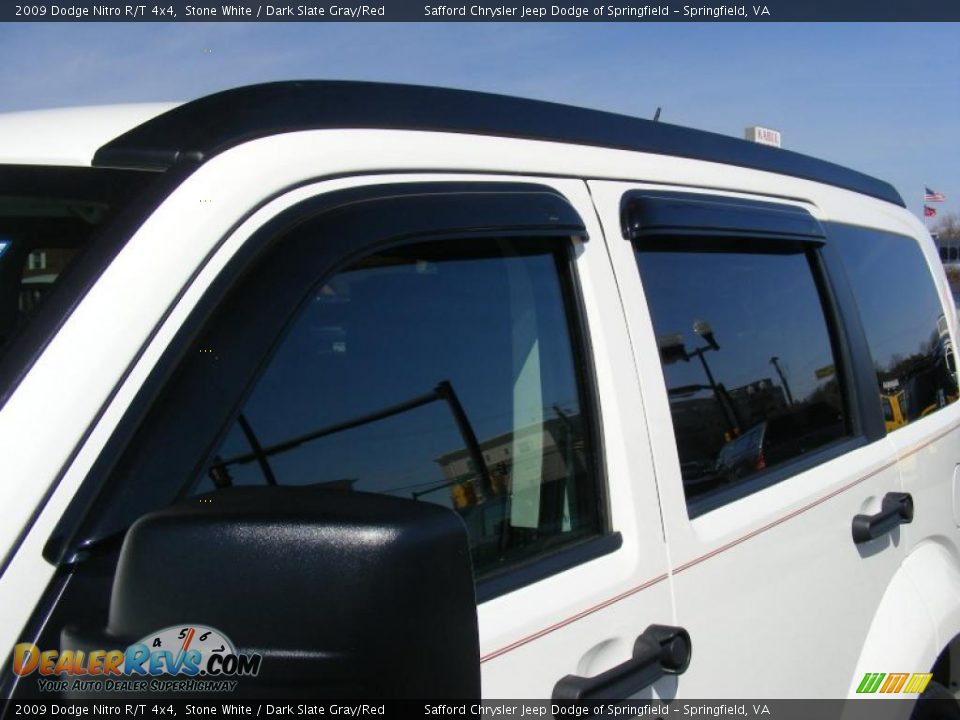 2009 Dodge Nitro R/T 4x4 Stone White / Dark Slate Gray/Red Photo #9