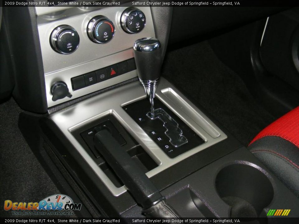 2009 Dodge Nitro R/T 4x4 Shifter Photo #16