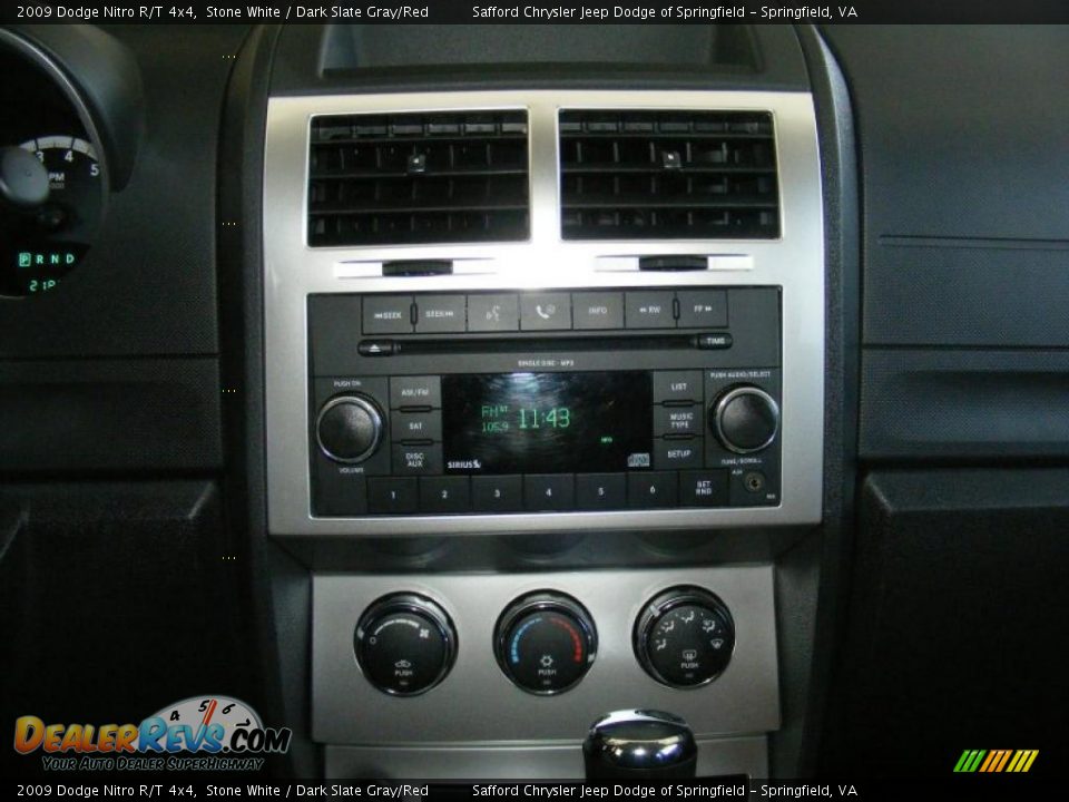 Controls of 2009 Dodge Nitro R/T 4x4 Photo #19
